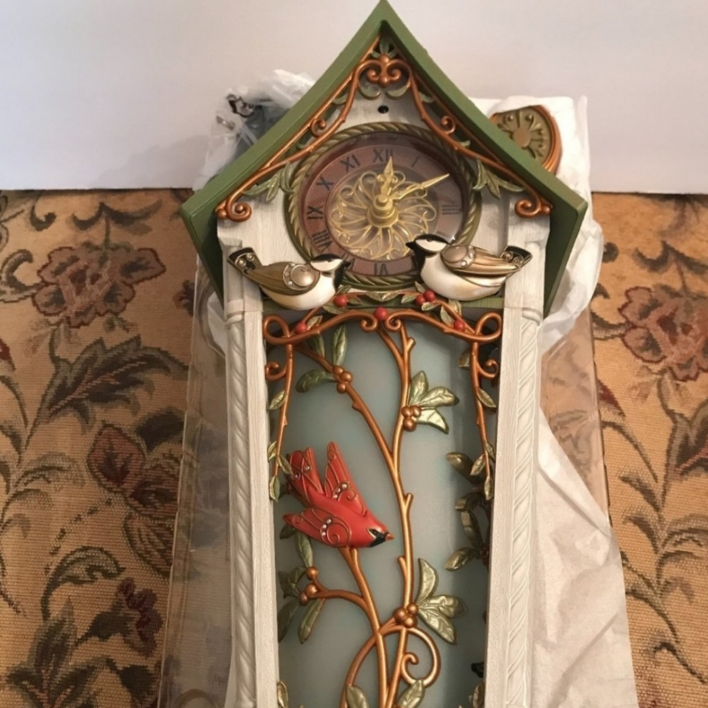 Hallmark Beauty of The Birds Clock